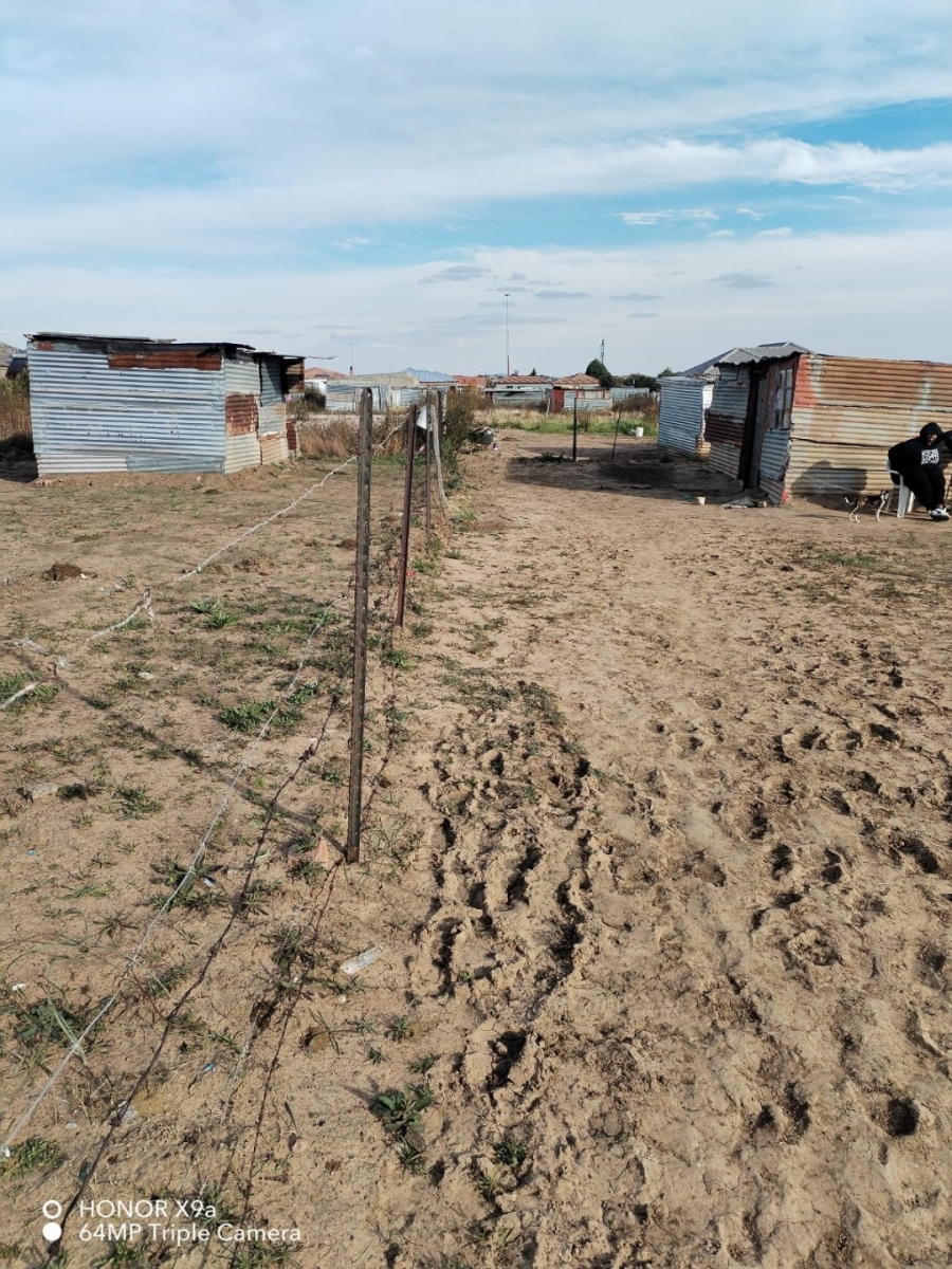 Commercial Property for Sale in Molifi Tau Kloof Free State
